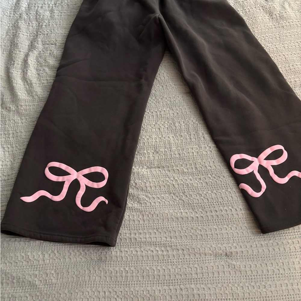 Edikted gray Sweatpants with Pink bows - Picture 2 of 5